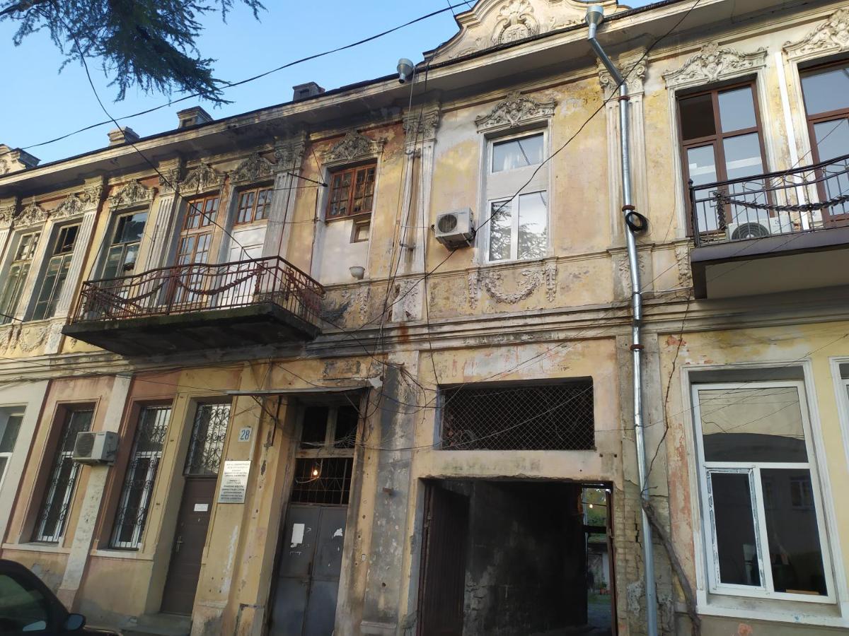 Студия В Центре Сухума Sukhumi Esterno foto